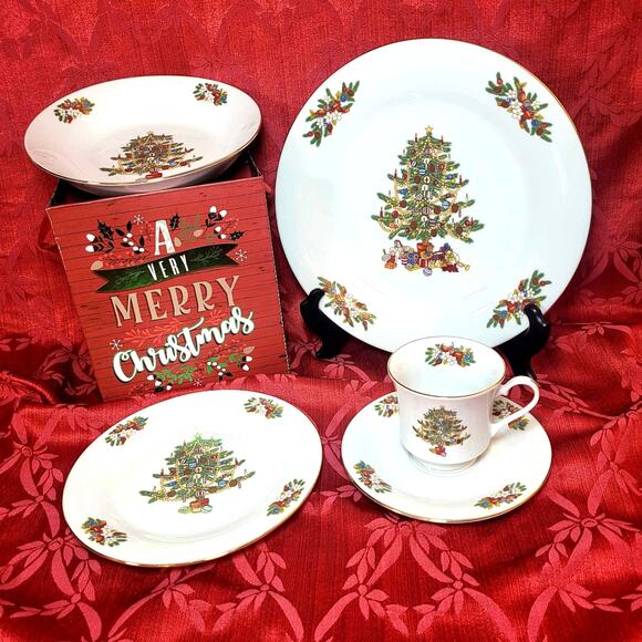 CROWN MING MISTLETOE CHINA Four 5 Piece Place Setting 2 sets available Christmas - Picture 11 of 13